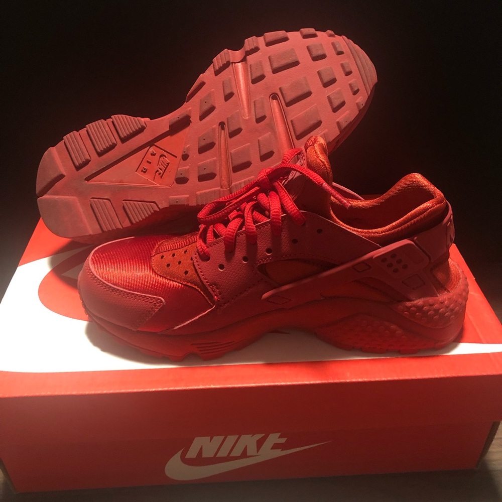 Red Nike Huarache Run